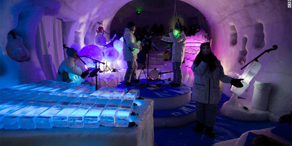 Keren Pria Ini Ciptain Alat Musik dari Es